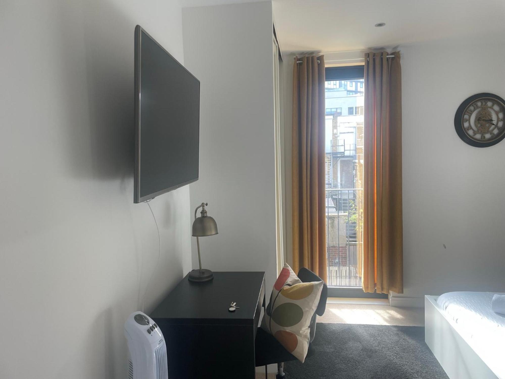 Modern En-Suite Room And Self Catering In Лондон Экстерьер фото